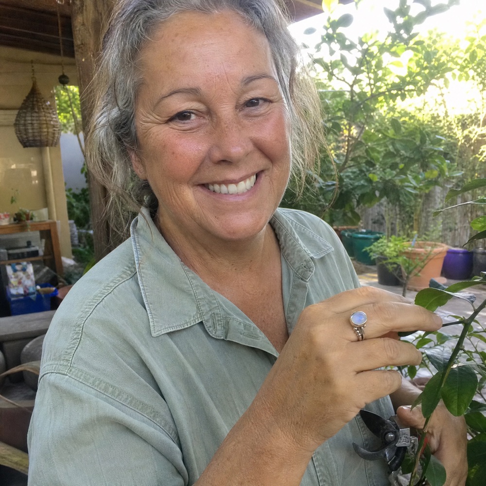 Real customer with her Rosie vintage ring