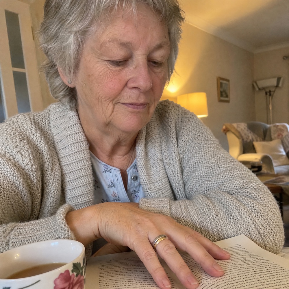 Real customer with her Rosie vintage ring